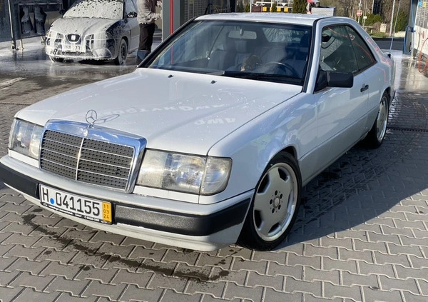 Mercedes-Benz W124 (1984-1993) cena 23500 przebieg: 260000, rok produkcji 1988 z Starachowice małe 106